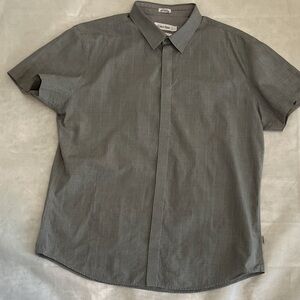 Calvin Klein Men's Light Tan/Grey Short Sleeve Shirt Large